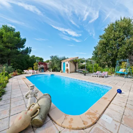Modern holiday home with private pool Отели в г. Ламбеск