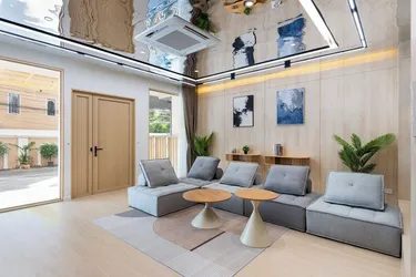 รูปภาพของบ้านพักสไตล์มูจิพื้นที่กว้างขวาง 4 ห้องนอนพร้อมลอฟต์ และสระว่ายน้ำ ในเอกมัย