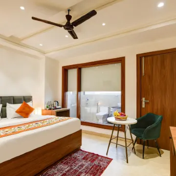 Qotel Comfort Ashok Vihar Hotels near Miranda House