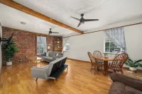 Circle Overlook-Private Downtown apartment