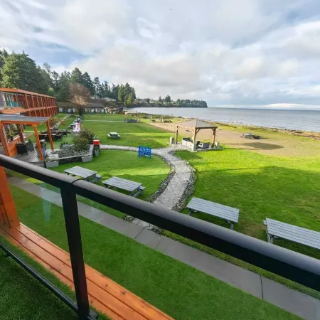 Sea Edge Beachside Hotel