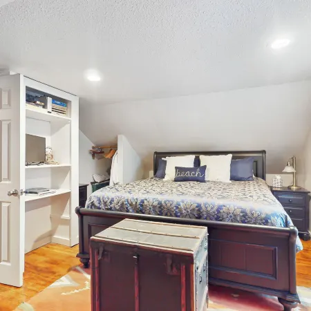 Cozy Cottage w/ Hot Tub in Freeland, Pets Welcome!