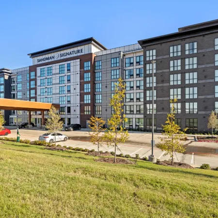 Sandman Signature Dallas Las Colinas Hotel & Suites