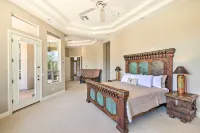Stunning Cave Creek Home w/ Infinity Pool! - parking