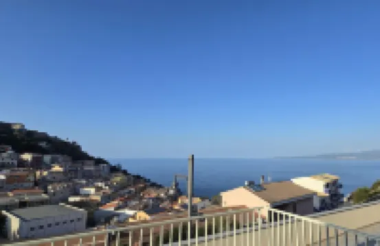 附空調和海景露台的公寓