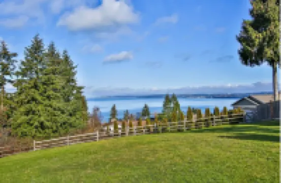 放鬆的海岸逃逸，帶海景的五卧室住宅