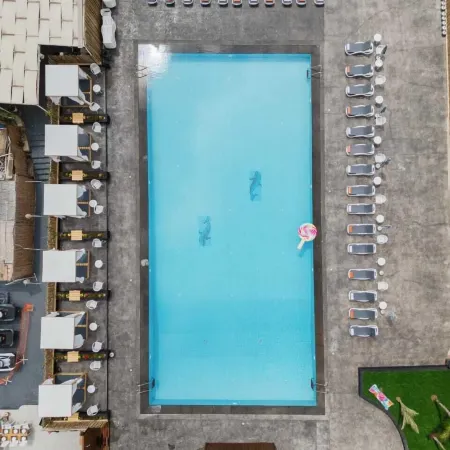 Middle Beach Hotel