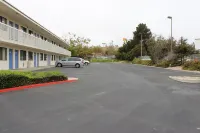 Motel 6 Pismo Beach, CA - Pysäköinti