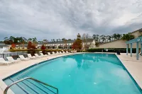 Cozy Island Townhouse W/screened Porch, Shared Pool, & Serene Pond Views - Villaer