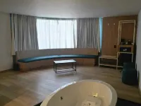 HOTEL MORE BY KAVIA Hotels near Revolution Monument