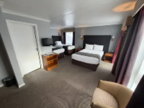Raven Hotel by Greene King Inns Отели в г. 