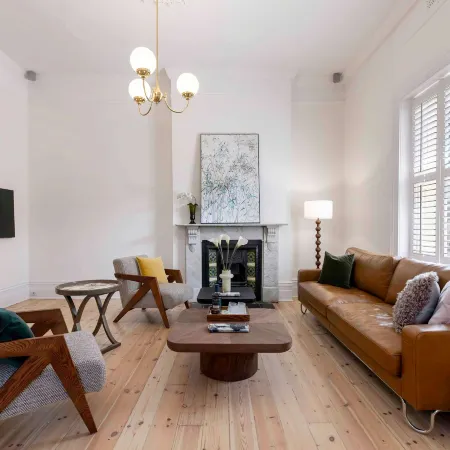 Victorian Villa with Pool near CBD