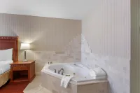 Best Western Plus Otonabee Inn - Hot Tub
