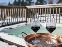 Newly Renovated! 5 Mins to Beach-Hot Tub-Fire Pit-Family & Dog Friendly Hotels in Melrose Township