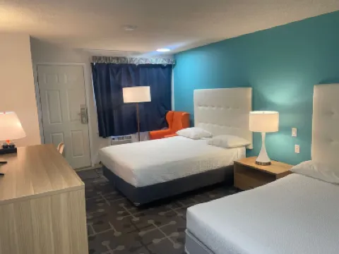 Howard Johnson by Wyndham Hinton Hotels in 