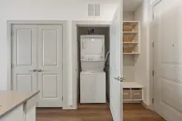 Luxury 1 Bed with walkout garden
