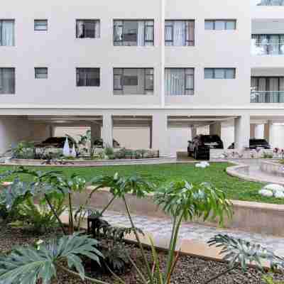 Royal Oaks Residency Hotel Exterior
