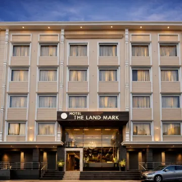 金廟附近的地標酒店 鄰近阿卡爾·塔拜特宮的酒店