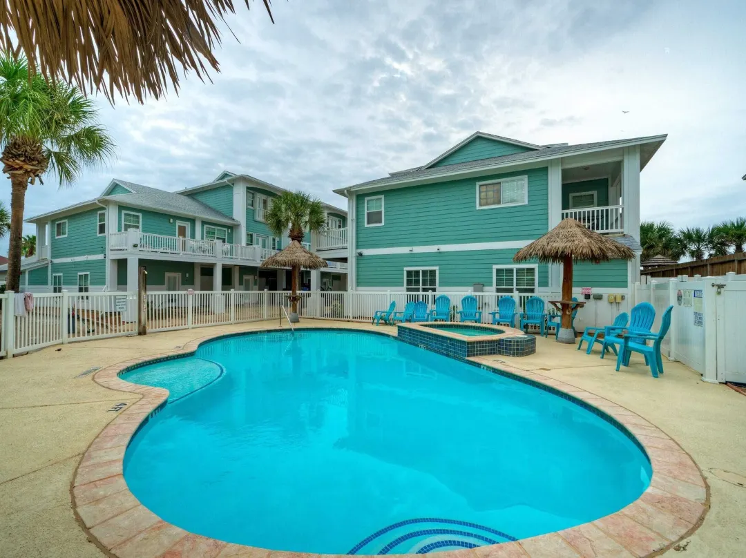 Stylish Condo W/ Pool & Spa Access, Wak To Beach Beach Breeze By Avantstay - Port Aransas, TX