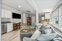 Charming Studio Apartment E - Steps to Beach & Dining