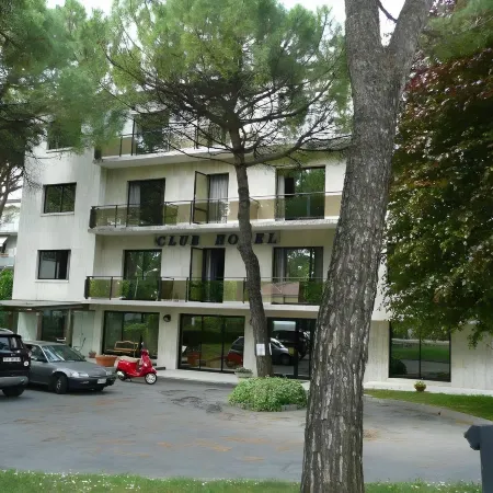 Club Hotel