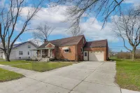 1 Mi to Dtwn Tiffin! Brick Bungalow w/ Patio, Yard - 2 étoiles