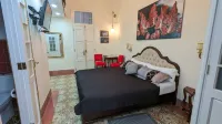 Old Havana Hideaway with King-Sized Bed & Private Balcony
