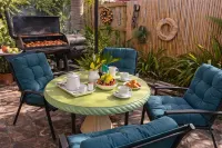 Botanical Beach Cottage