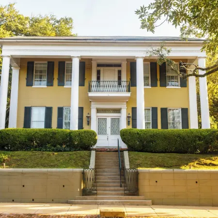 Anchuca Historic Mansion & Inn