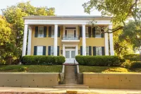 Anchuca Historic Mansion & Inn
