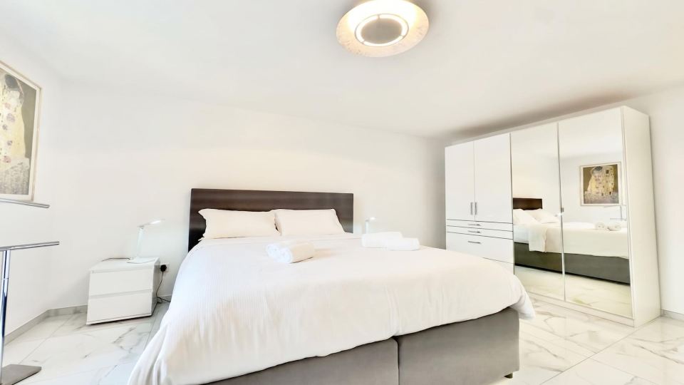 Red View Apartment