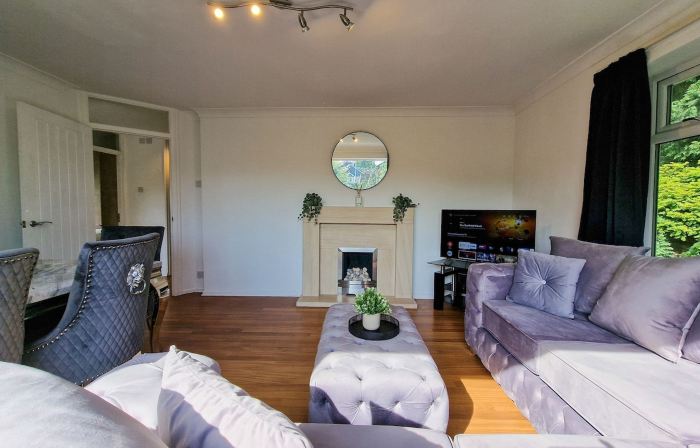 Free Parking Home In Gatley by City SuperHost