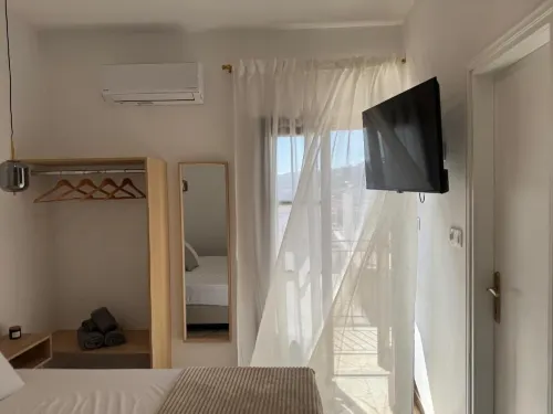 Stefanis House