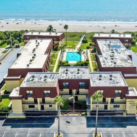 Beachfront 2Br Townhouse Ocean-View Balcony, Pool & Private Beach