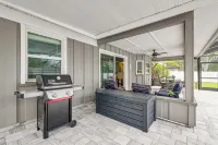 Coastal Group Getaway Near Three Sisters Springs - 3-Star