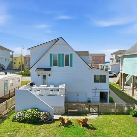 Sea la VIE 3 Bedroom Home by RedAwning