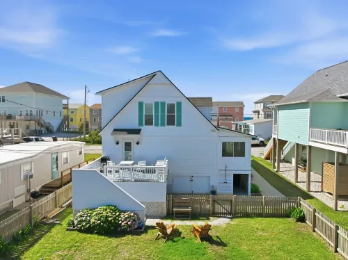 Sea la VIE 3 Bedroom Home by RedAwning - parking