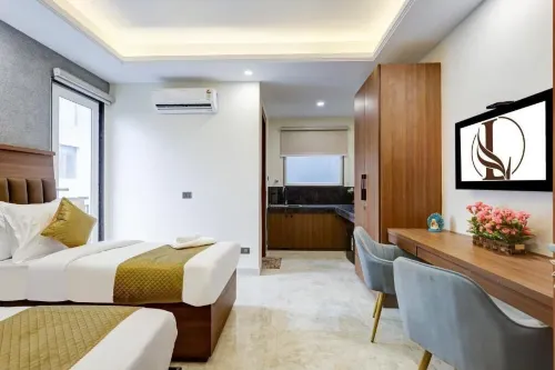 Limewood Stay Premium Studios - Near Sector 29