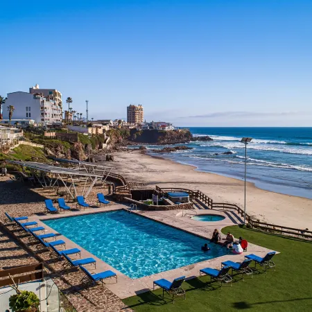 Dog-Friendly Suite with Hot Tub, Kitchenette, Heated Outdoor Pool, Private Patio