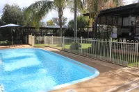 Lunar Cabins - Pools