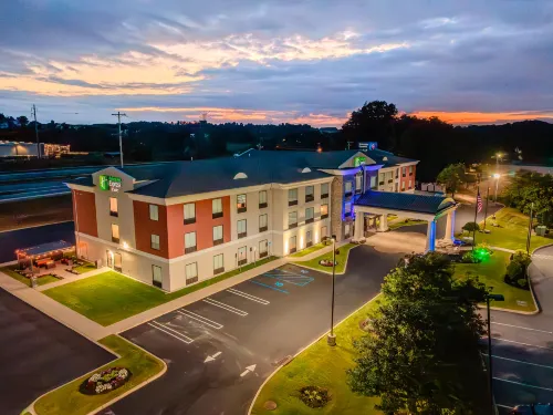 Holiday Inn Express & Suites CHESTER-MONROE-GOSHEN by IHG