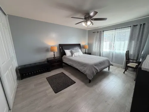 Cozy 2-bedroom condo with WiFi, AC in lovely Lake Forest.