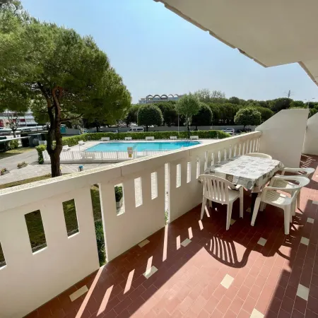 Cozy Flat with Swimming Pool