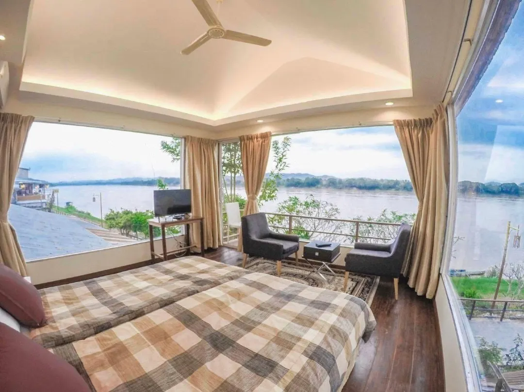 Chandra Varin Riverfront - Chiang Khan