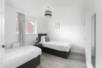 Skyvillion - 3Bed Home W/Grdn for A Family Getaway