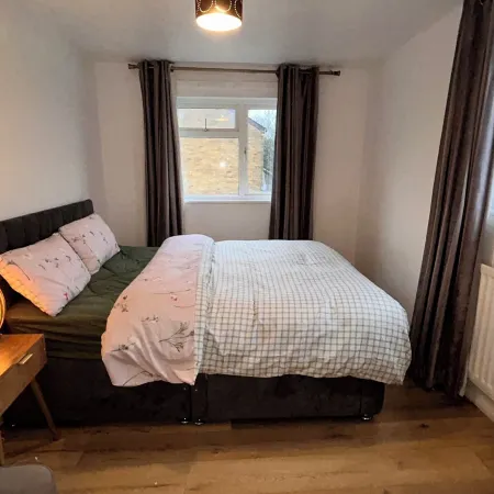 Charming 4-bedroom House Rental in Basildon, UK Hotele w: Basildon