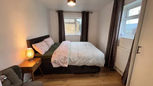 チャーミング 4ベッドルーム ハウスレンタル イン バジルドン, UK - Wi-Fi