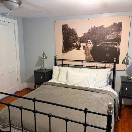 2BR Pet-friendly Walk to Cafes Trails Wineries