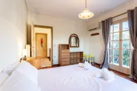 Avia's Seaside Hideaway with Lush Garden - 2-Star