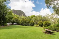 Glass House Mountains Ecolodge - Homestays
